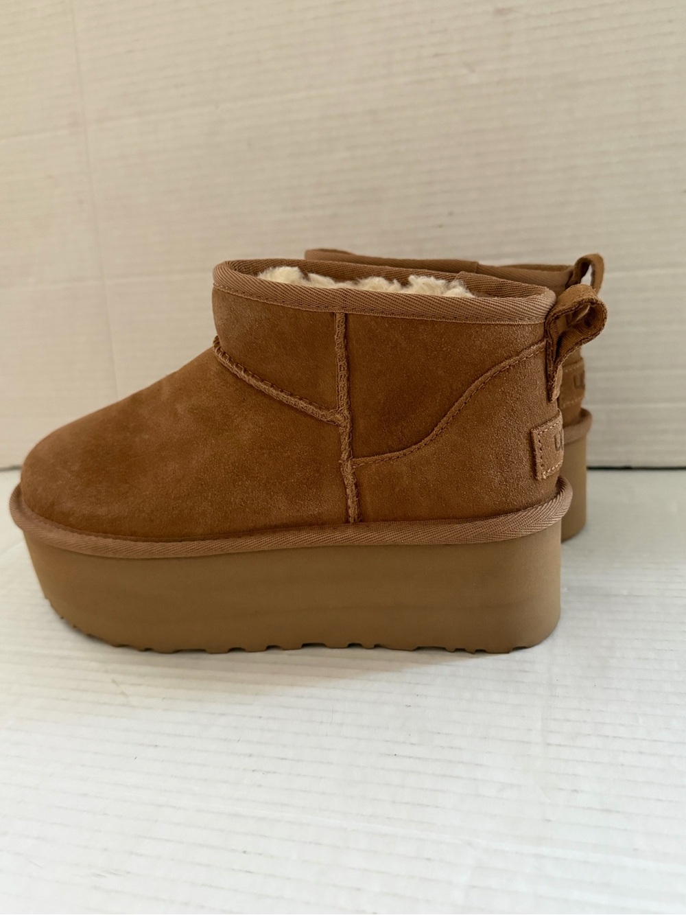 New UGG Classic Ultra Mini Platform Boots in chestnut size 6